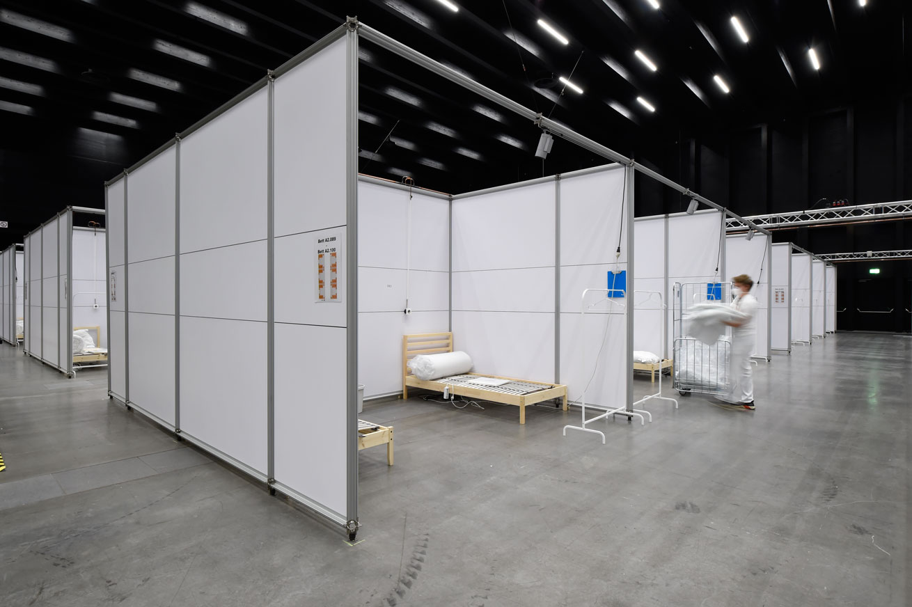 Exhibition Halls Become Hospitals