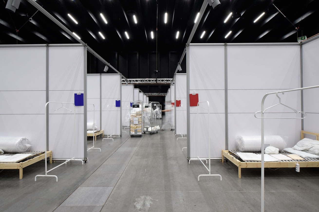 Exhibition Halls Become Hospitals